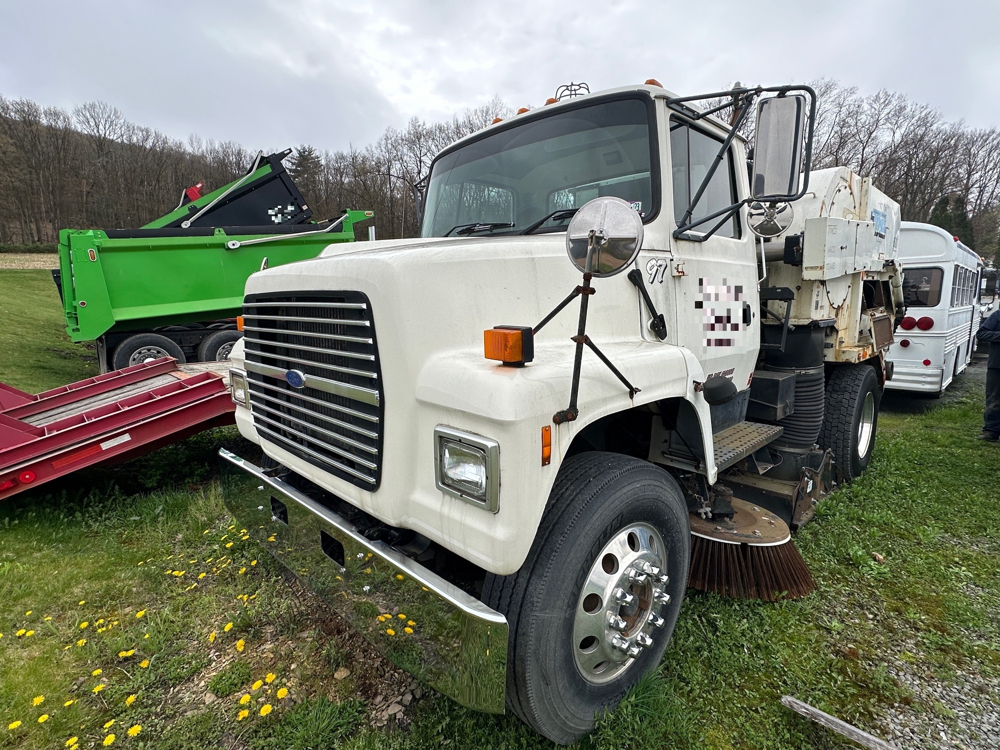 1997 FORD L900 in Elysburg, PA