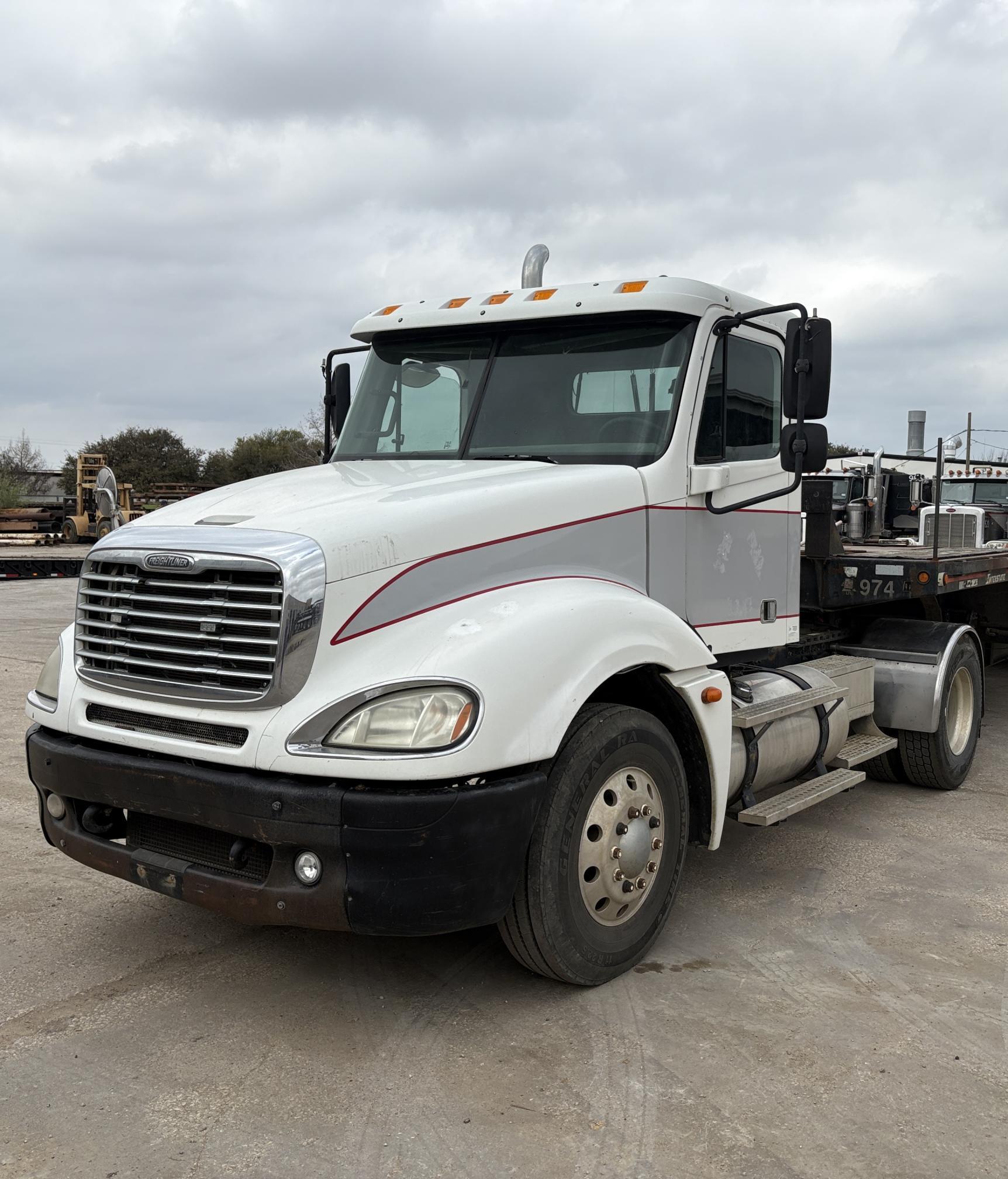2005 FREIGHTLINER COLUMBIA in Southlake, TX