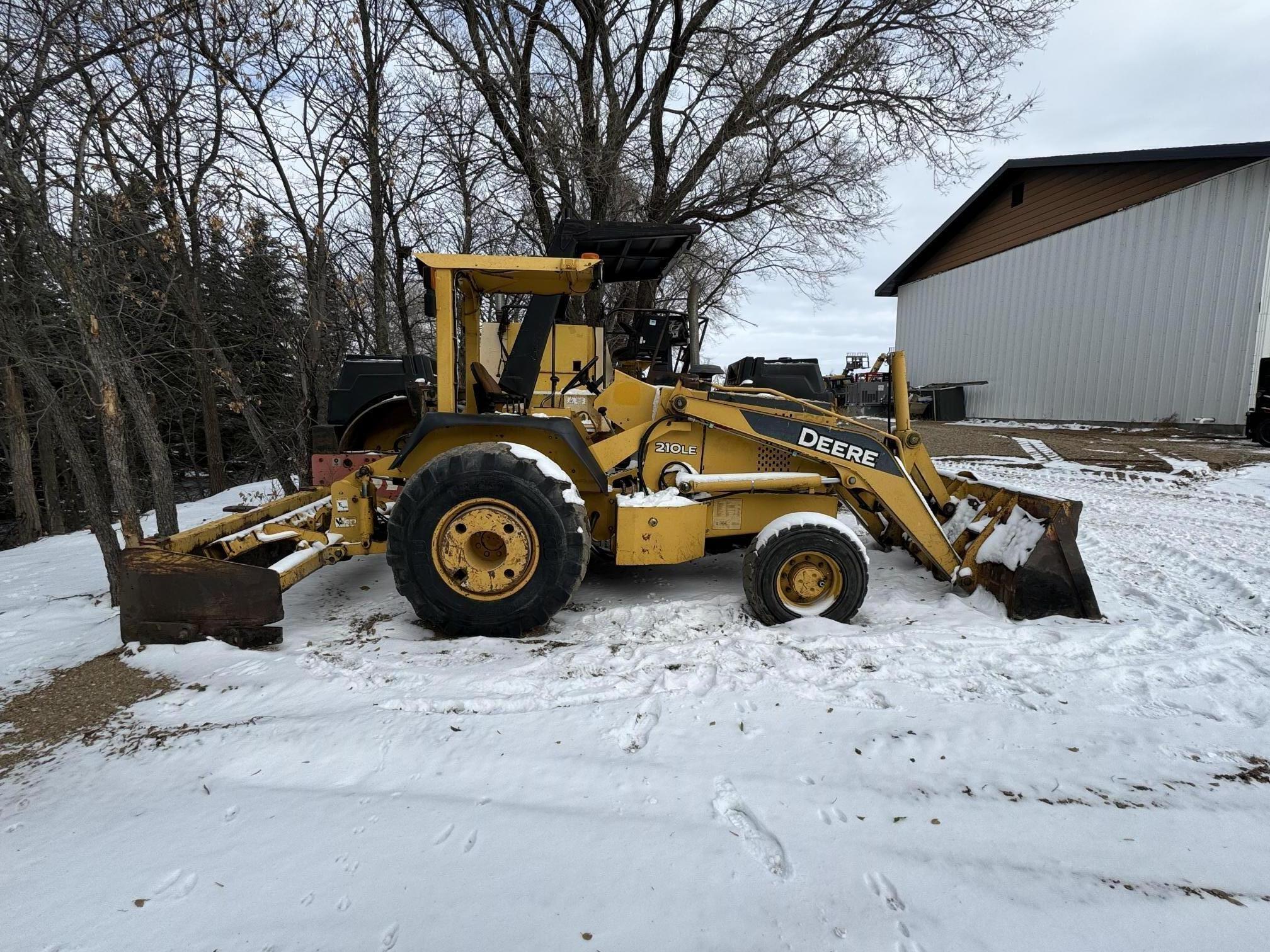 2006 JOHN DEERE 210LE in Bismarck, ND