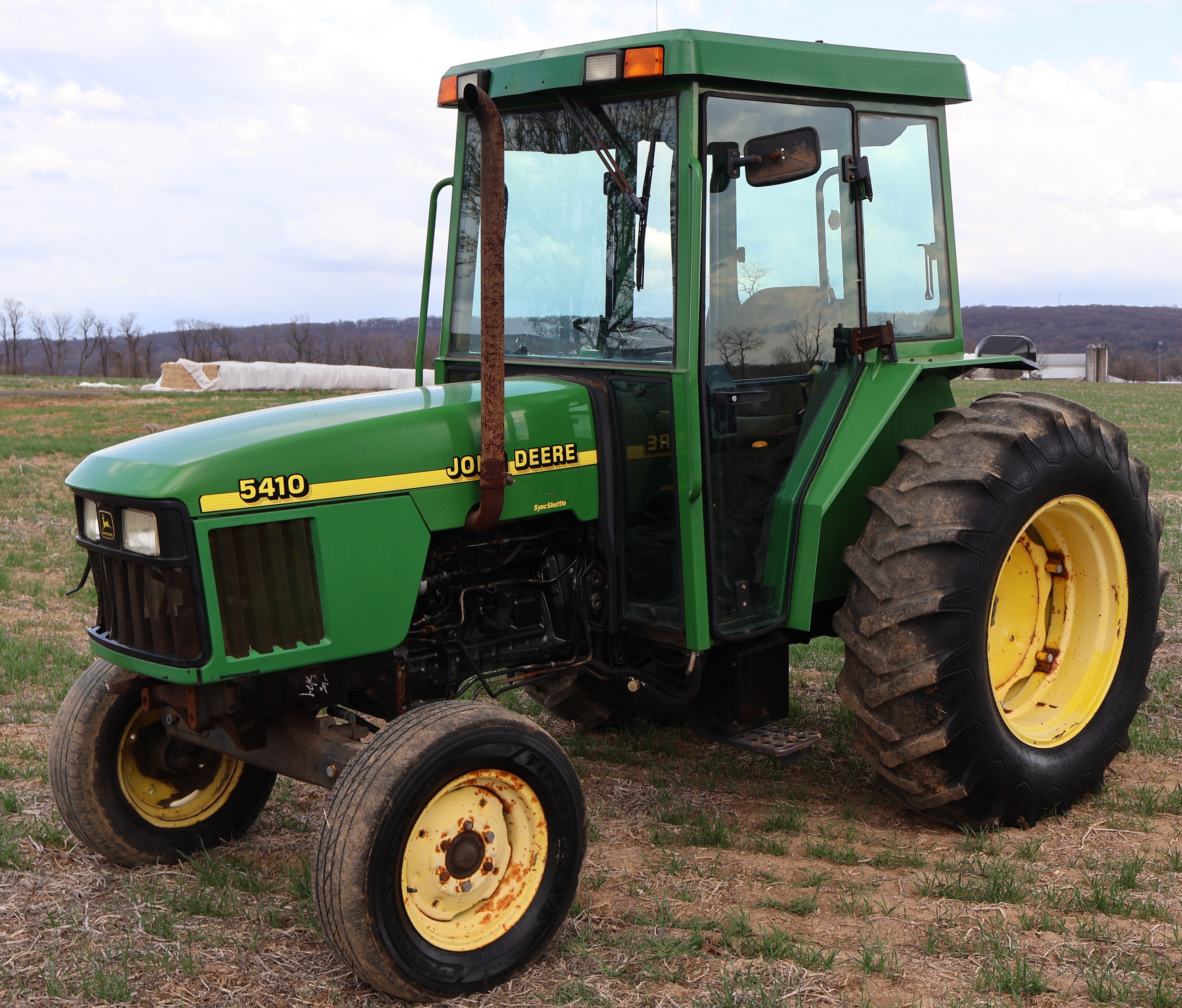 1999 JOHN DEERE 5410 in Fleetwood, PA