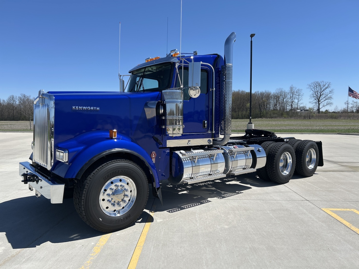 2027 Kenworth W900L in Van Buren Township, MI