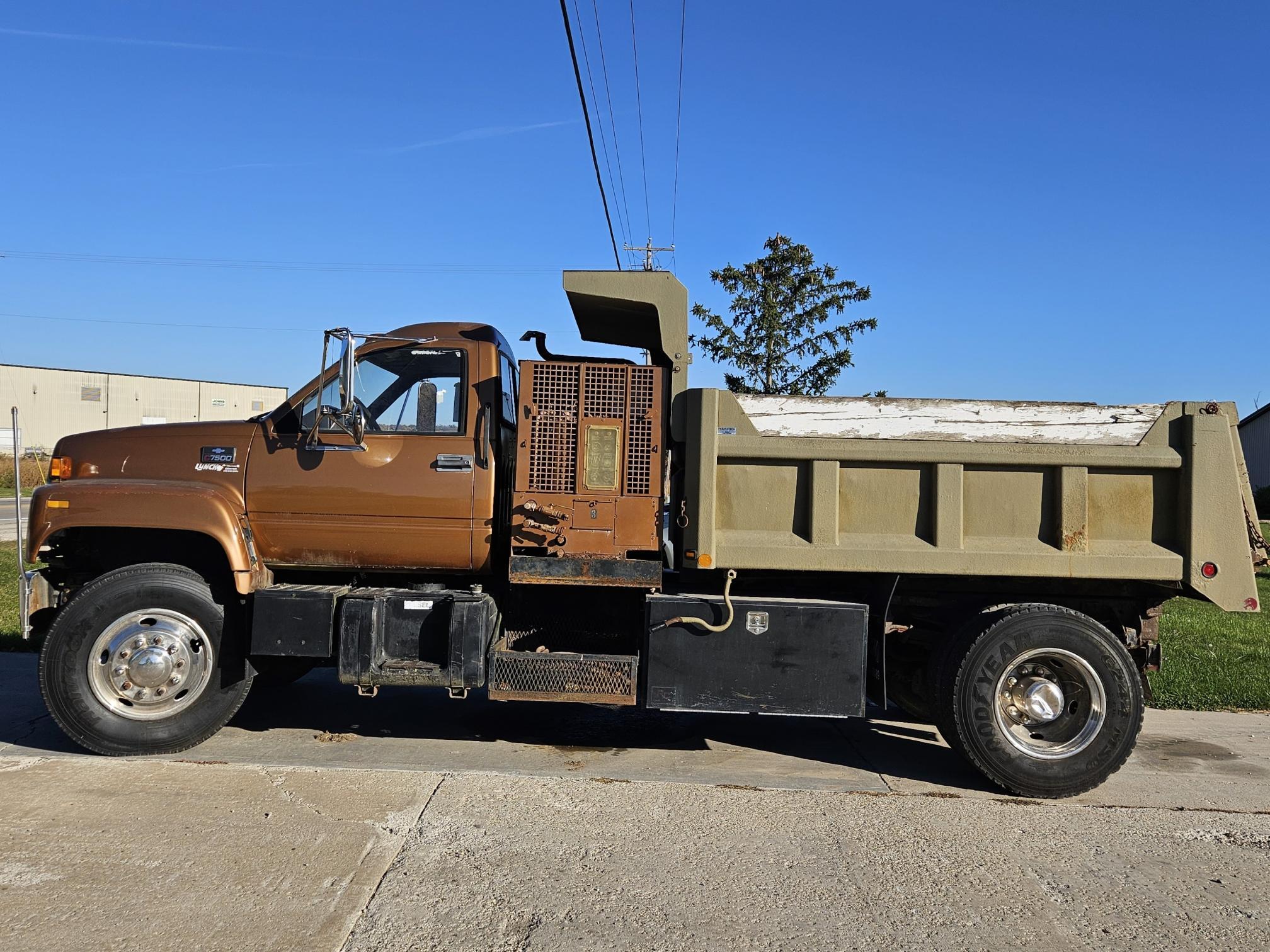 2002 CHEVROLET C 7500 in Franksville, WI