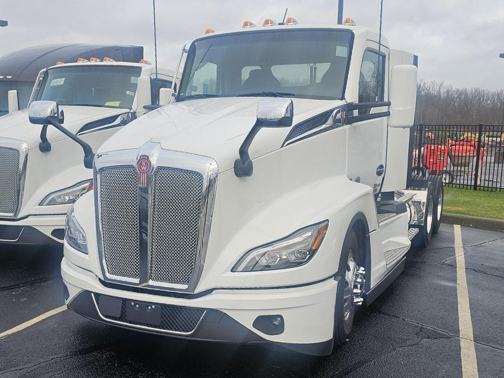2025 Kenworth T680 in Sheffield Village, OH