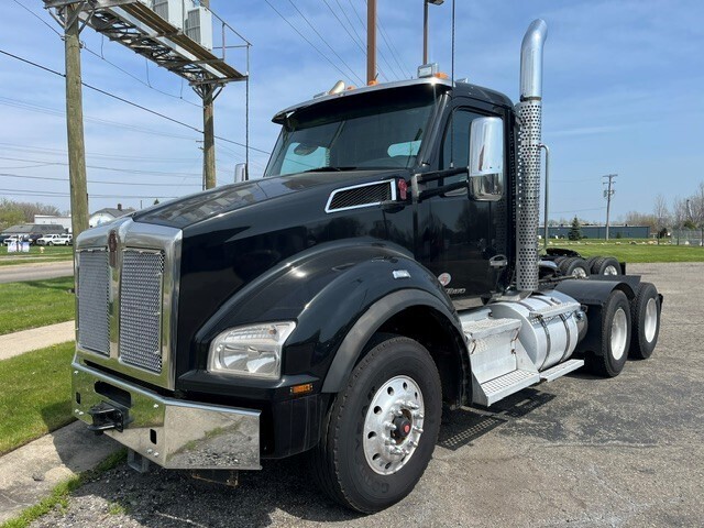2022 Kenworth T880 in Dearborn, MI