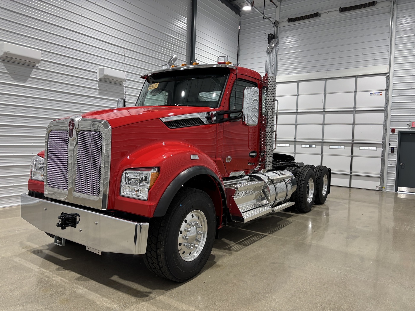 2027 Kenworth T880S in Van Buren Township, MI