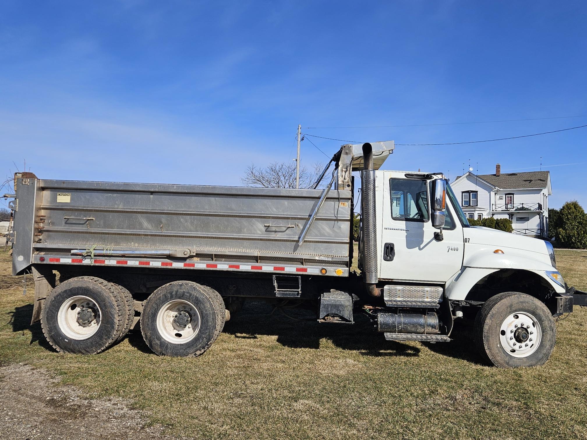 2007 INTERNATIONAL 7400 in Lake Geneva, WI