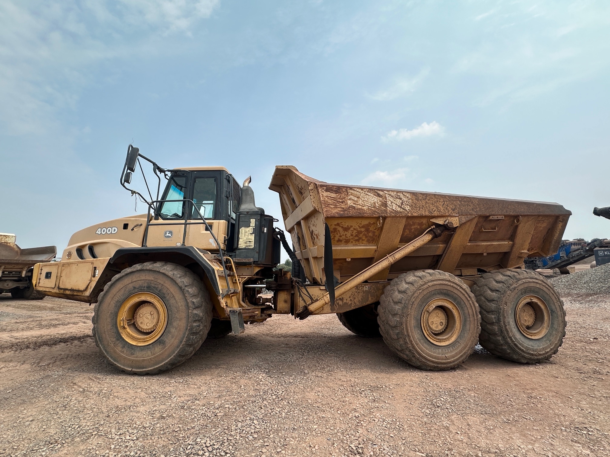 2003 DEERE 400D in Prairieville, LA