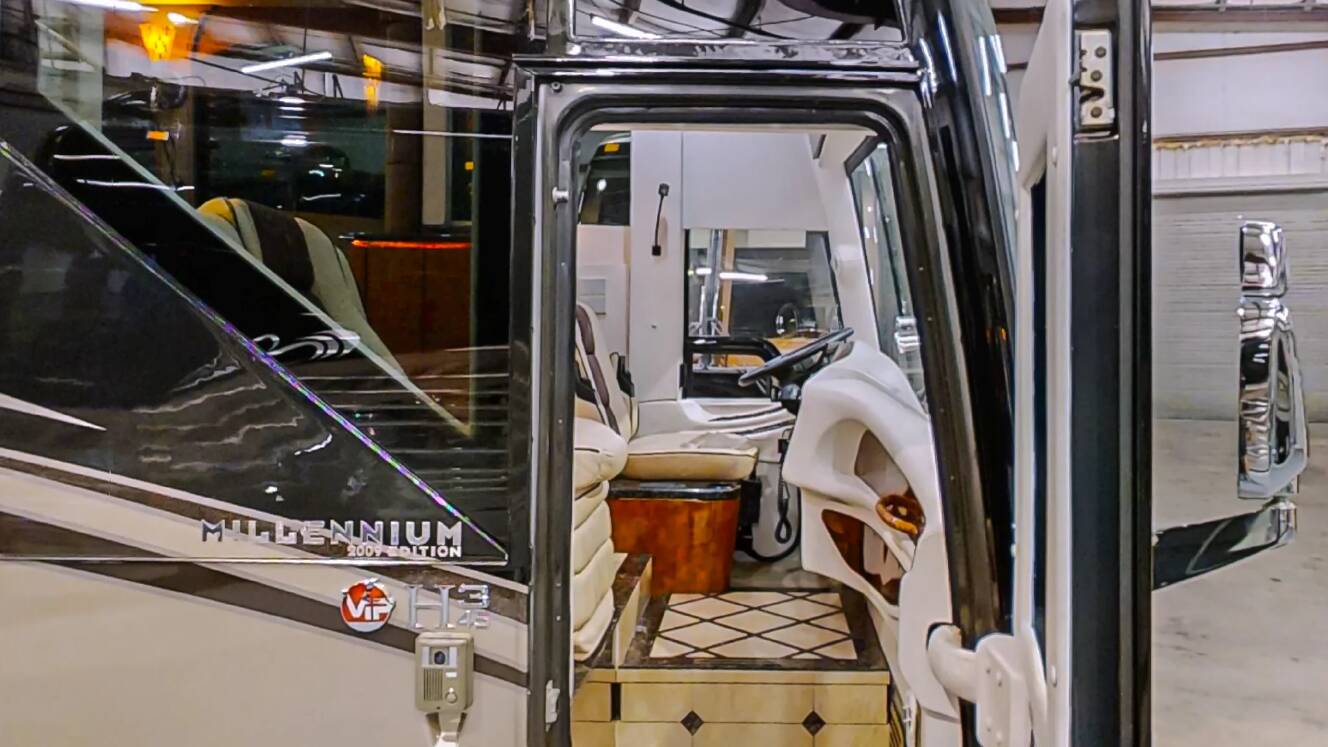 A photo of this 2009 Prevost Millennium H3-45