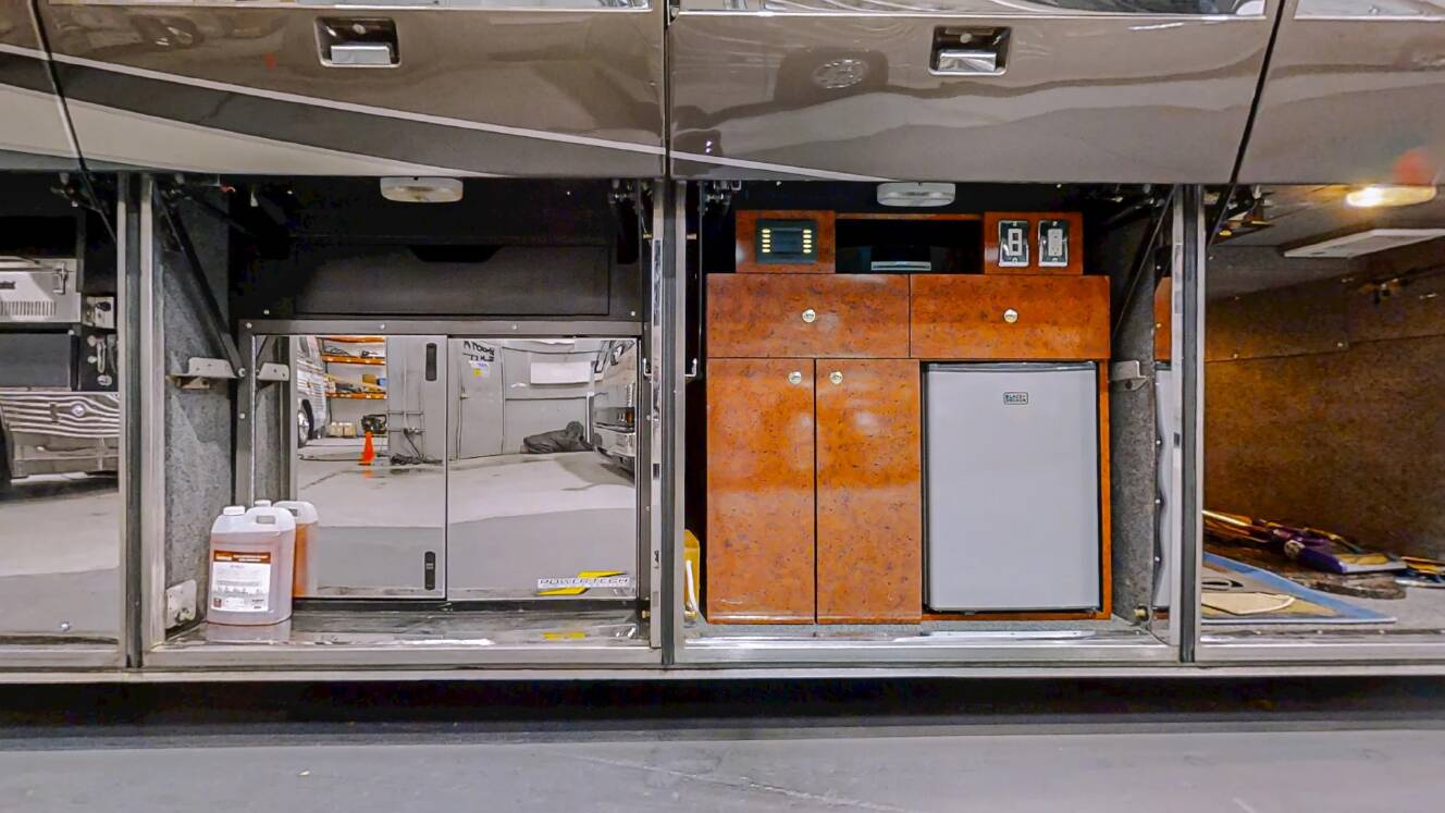 A photo of this 2009 Prevost Millennium H3-45