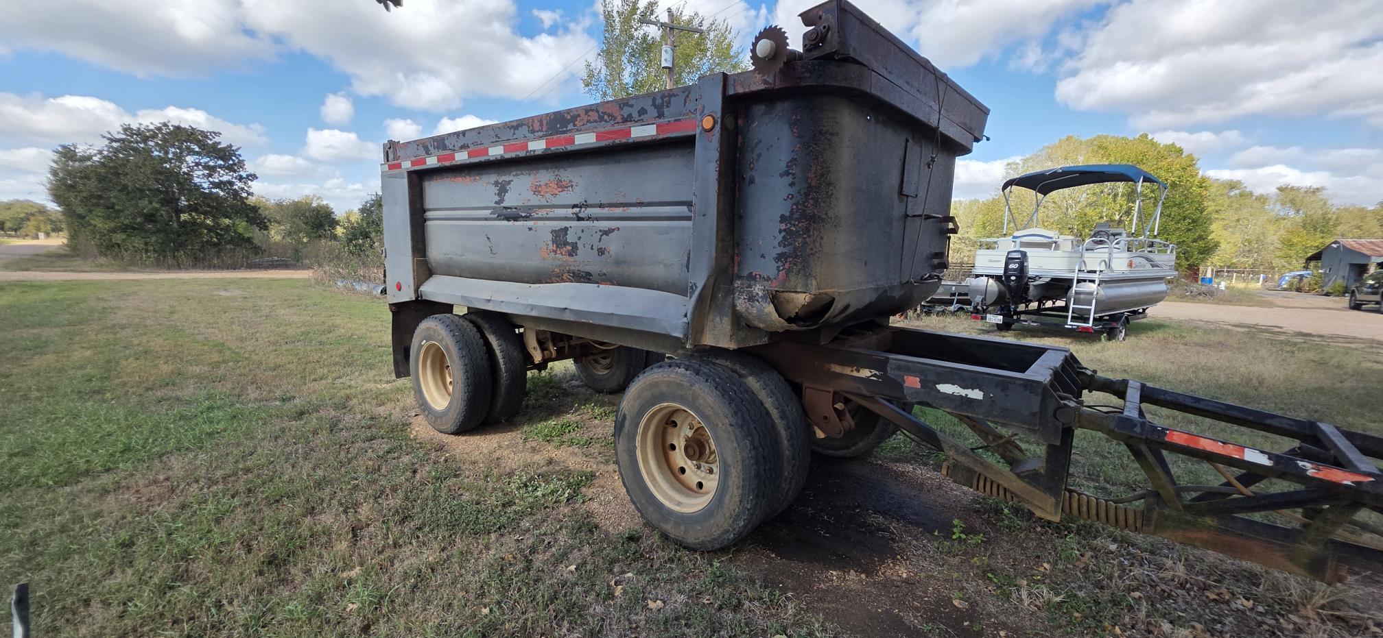 1985 CLEMENT Pup Trailer in Prairieville, LA