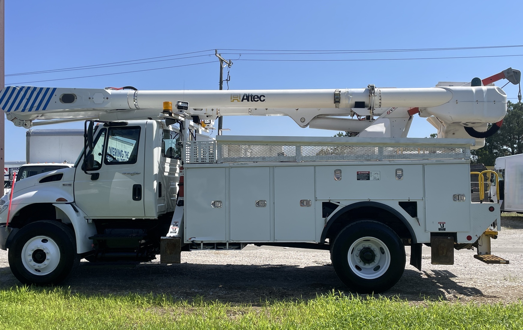 2013 INTERNATIONAL 4300 Utility Bucket in Prairieville, LA