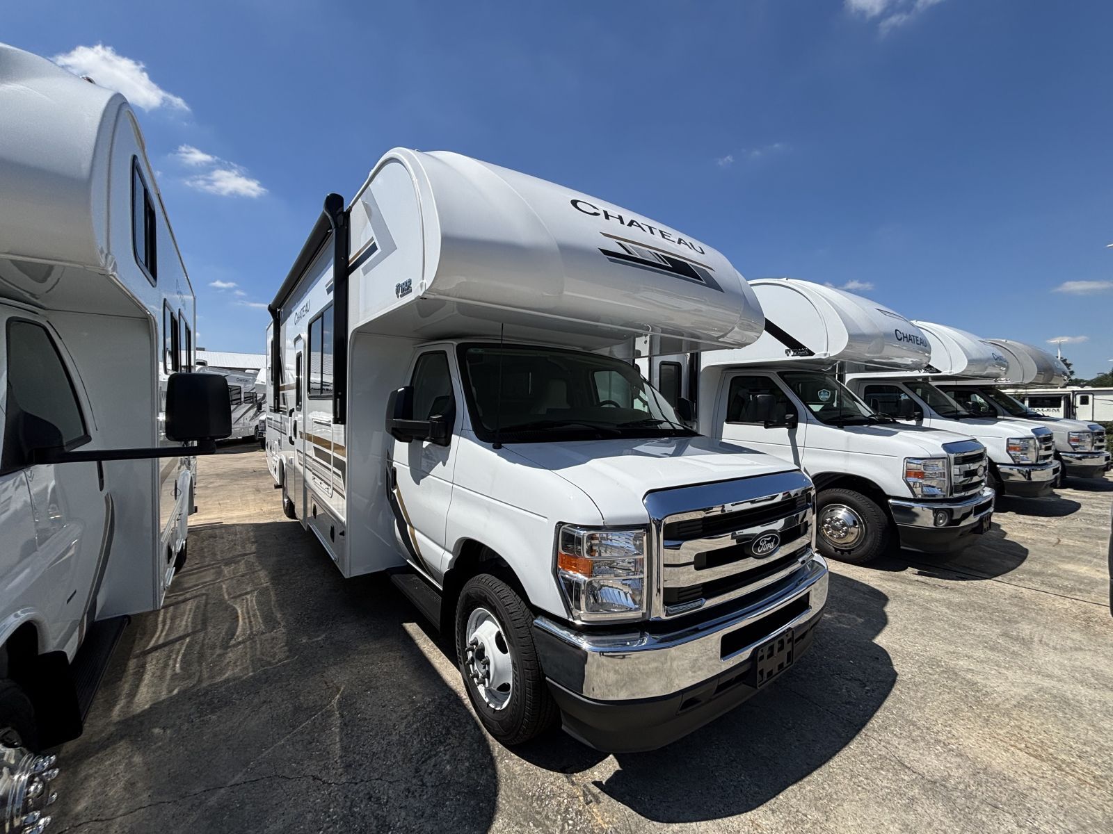 2027 Thor Motor Coach Chateau 28Z in spring TX