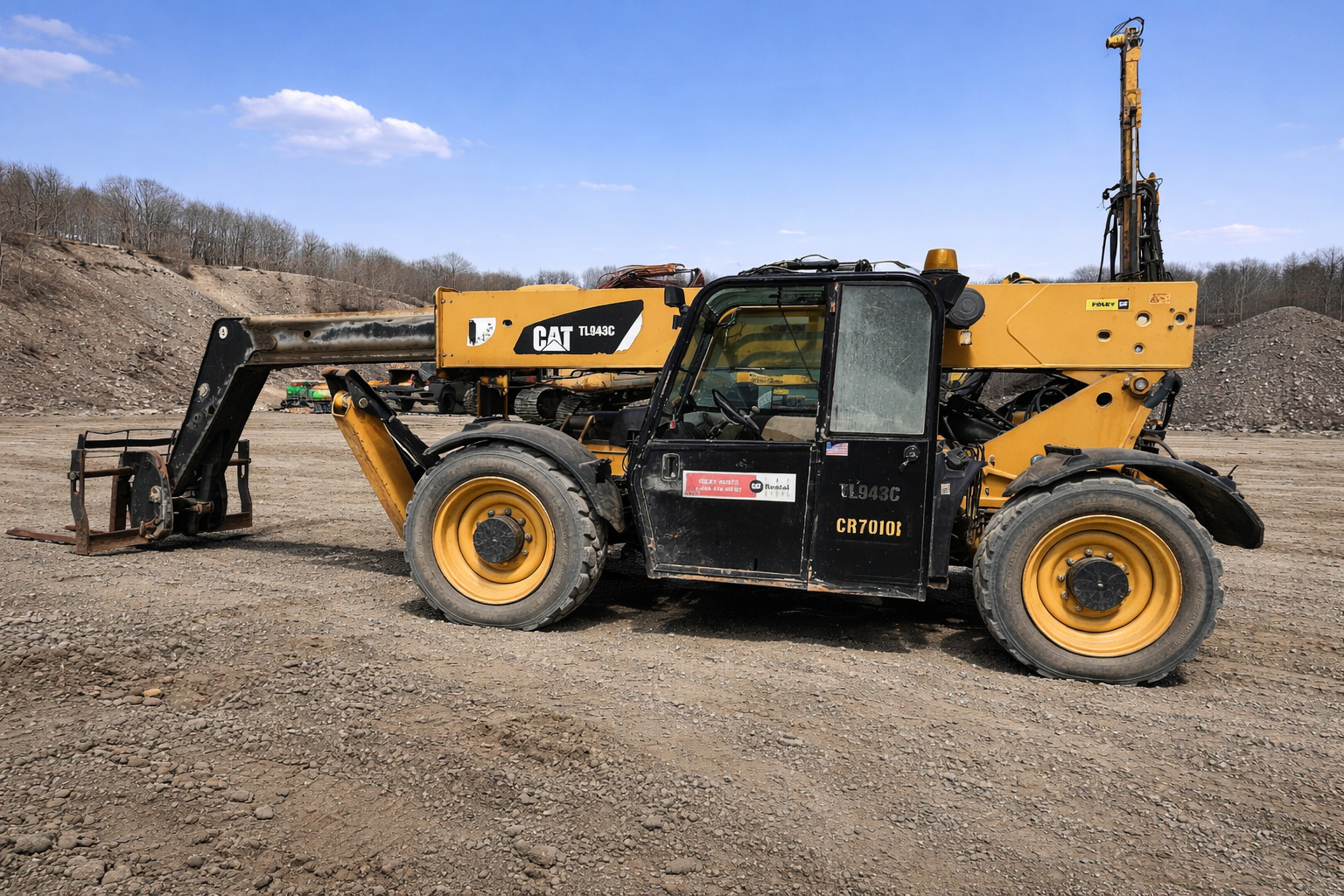 2013 CATERPILLAR TL943C in Hawley, PA