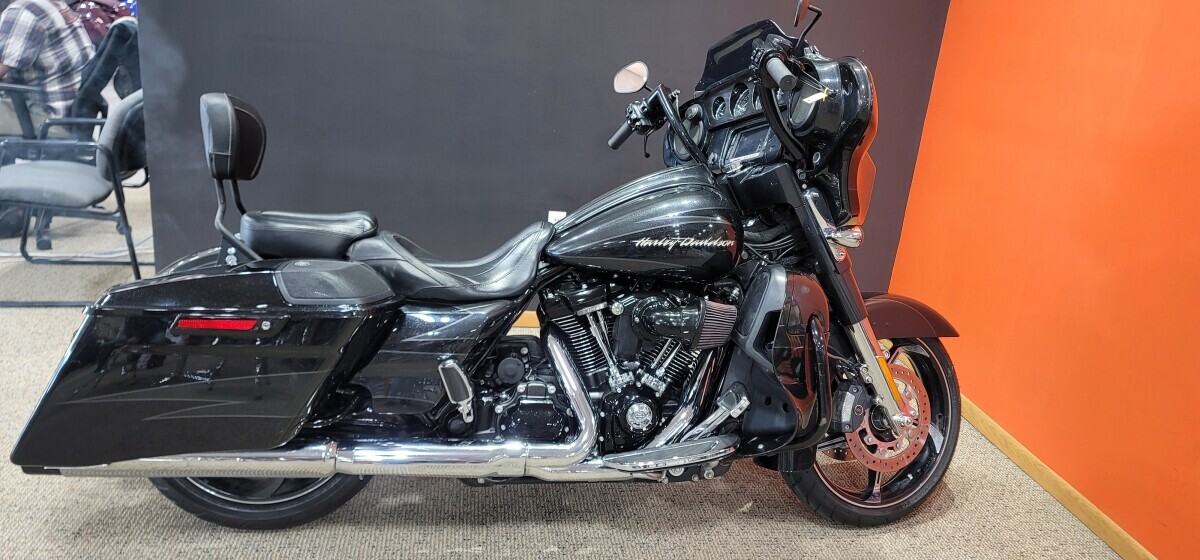 2017 Harley-Davidson CVO Street Glide CVO in Lincoln, NE