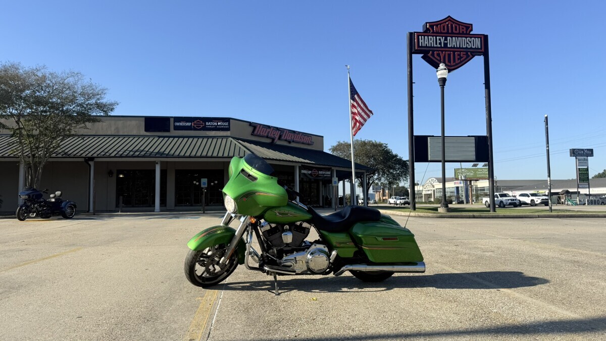 2015 Harley-Davidson Street Glide in Winterville, NC