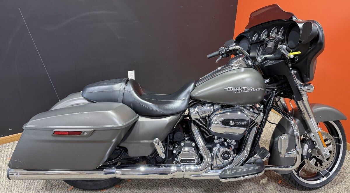 2018 Harley-Davidson Street Glide in Lincoln, NE