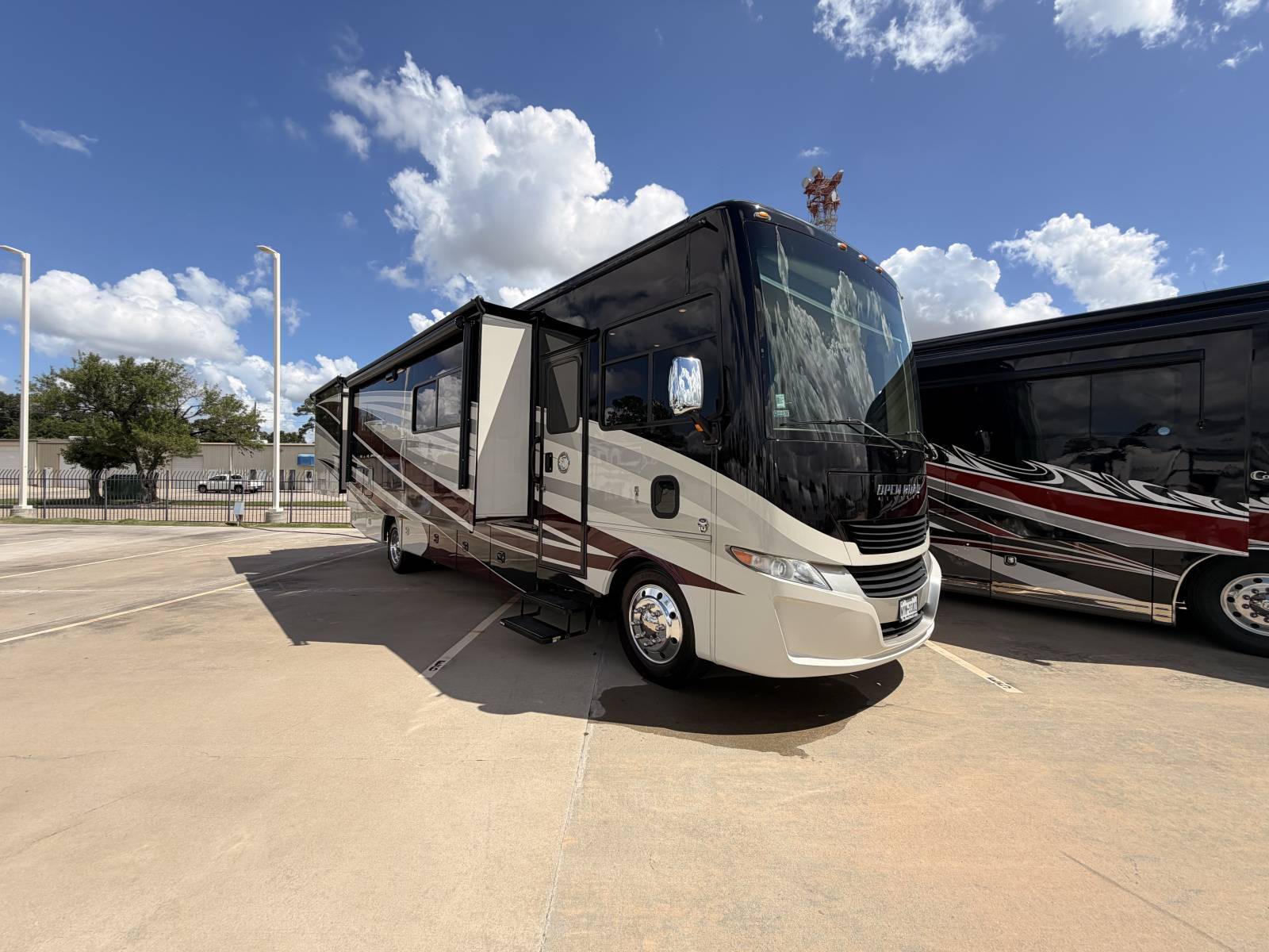 2018 Tiffin OPEN ROAD 34PA in spring TX