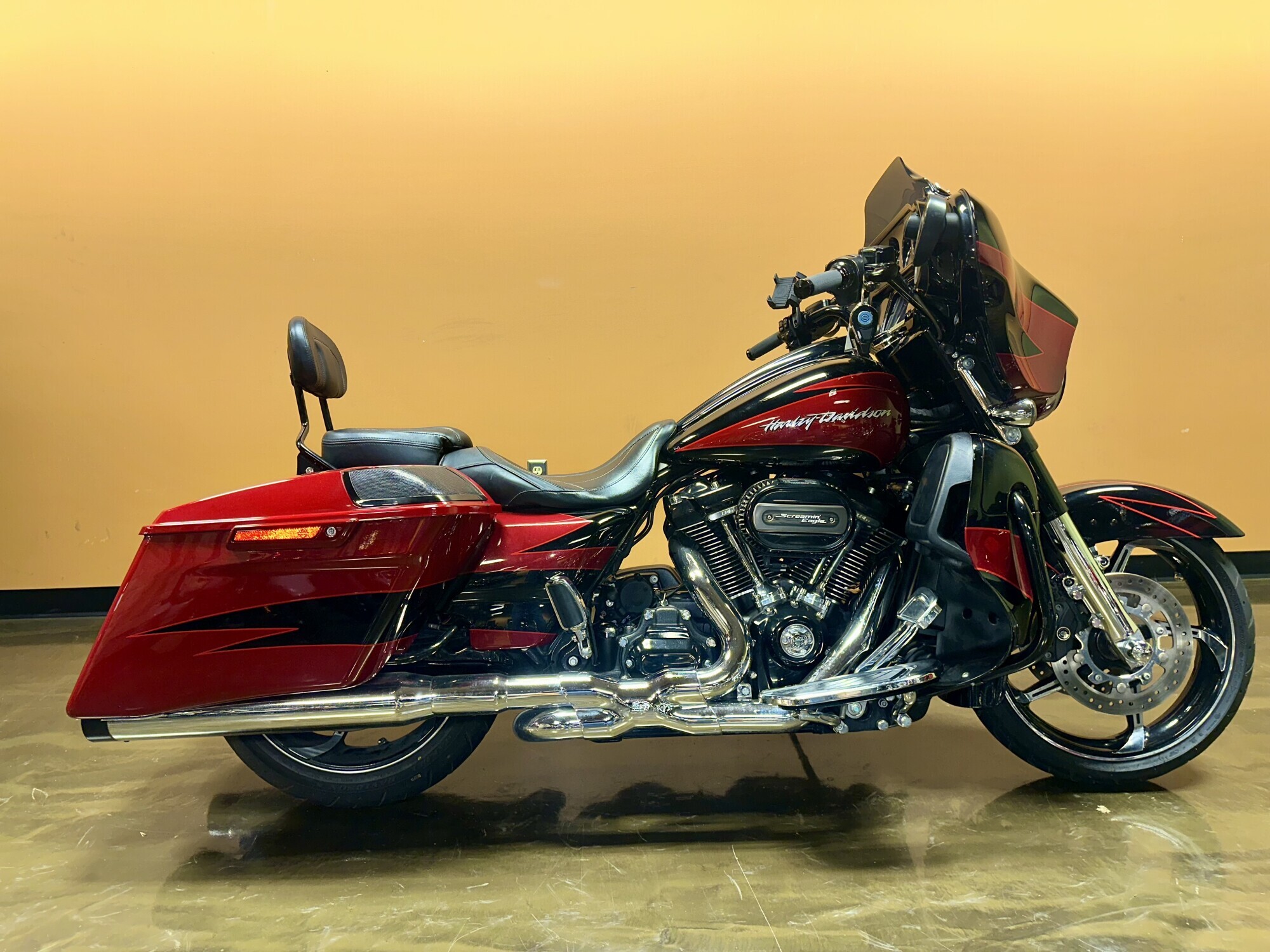 2017 Harley-Davidson CVO Street Glide CVO in Lincoln, NE