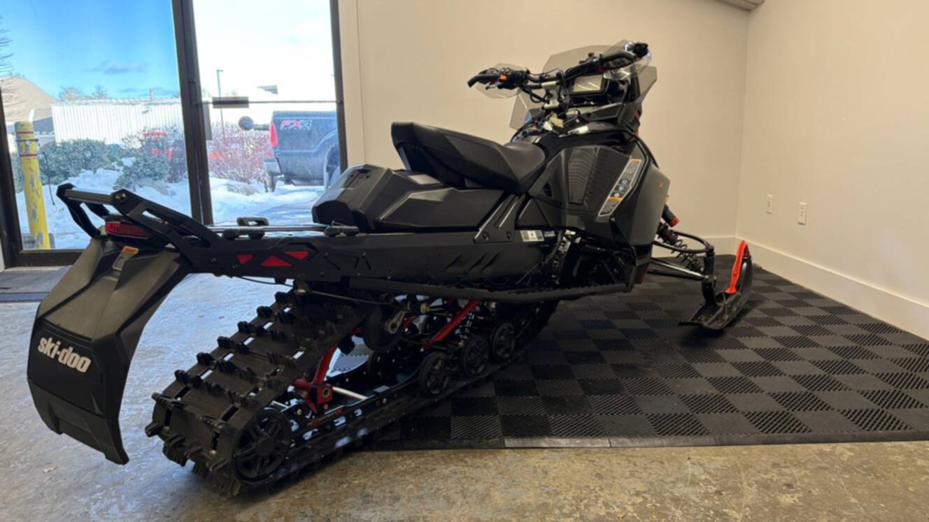 A photo of this 2022 Ski-Doo Renegade 850 E-TEC XRS