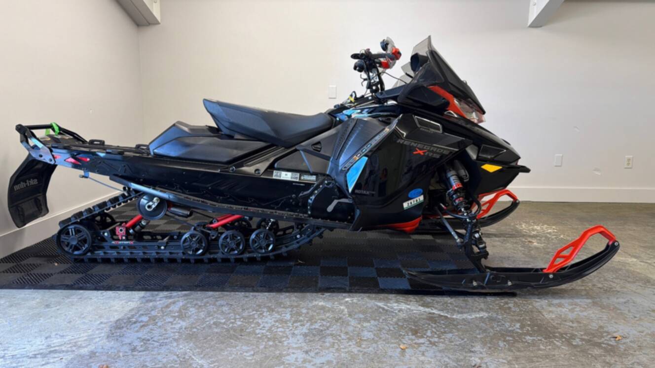 A photo of this 2022 Ski-Doo Renegade 850 E-TEC XRS