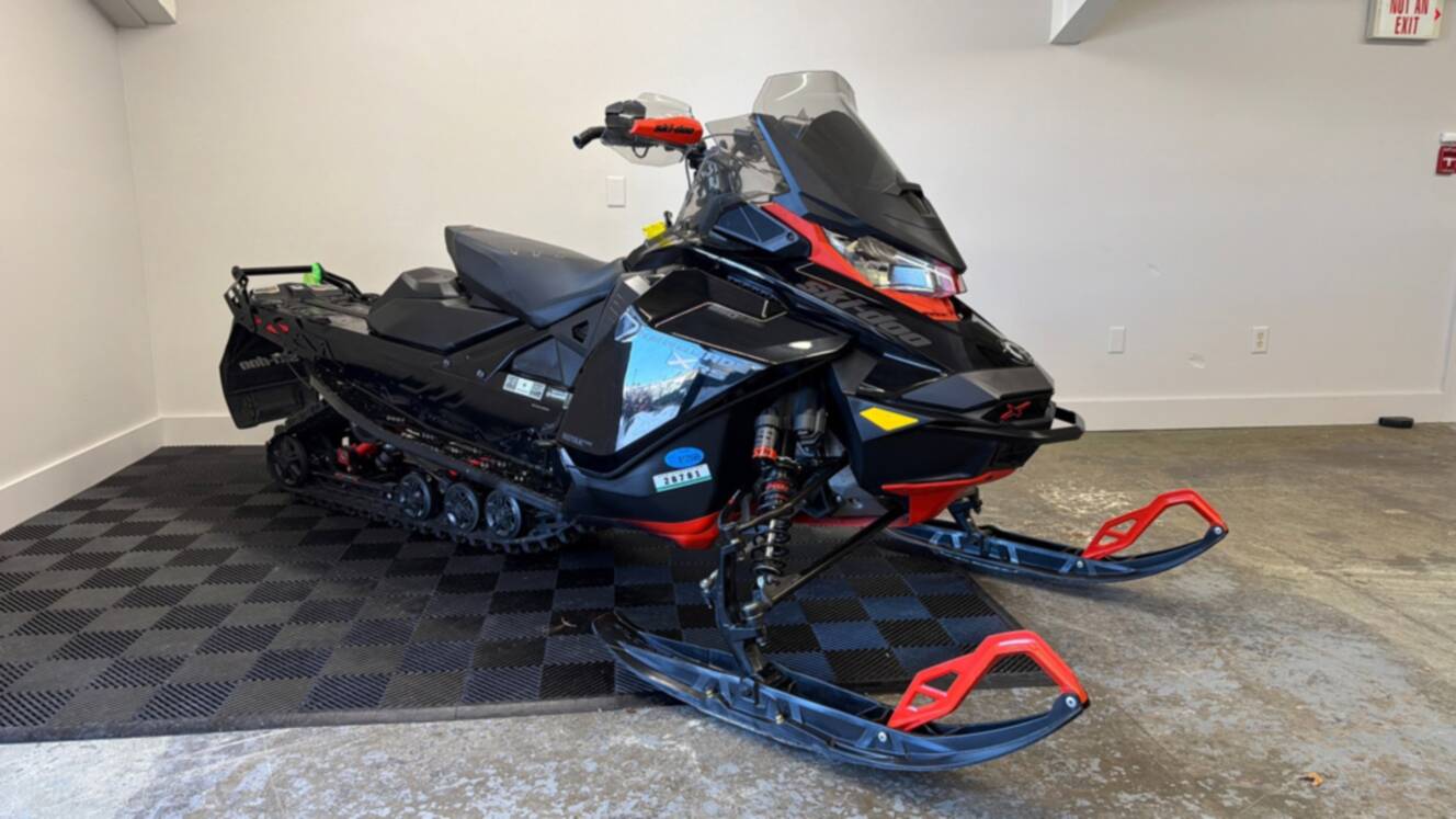 A photo of this 2022 Ski-Doo Renegade 850 E-TEC XRS