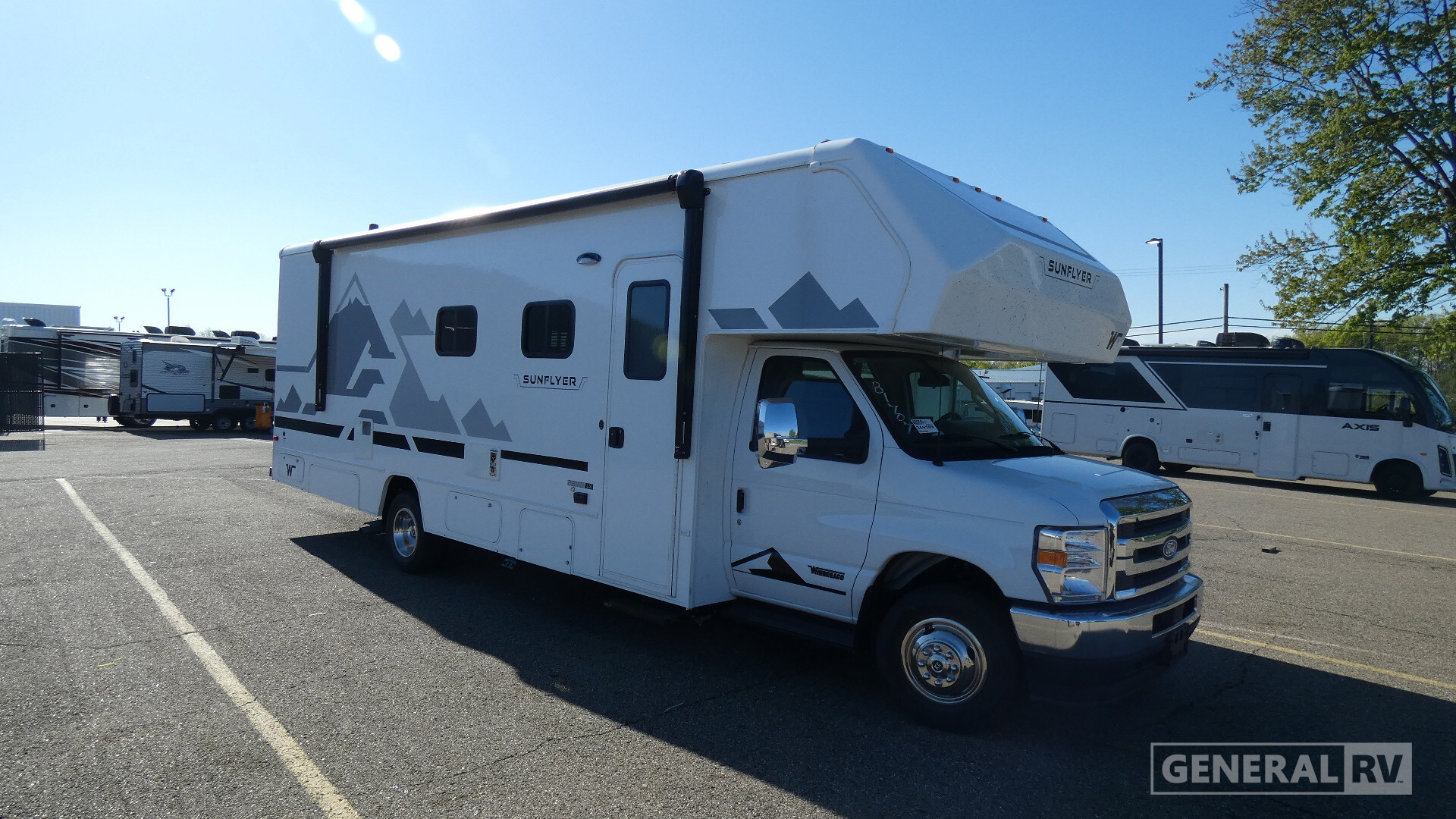 2027 Winnebago SUNFLYER 28MB in north canton OH