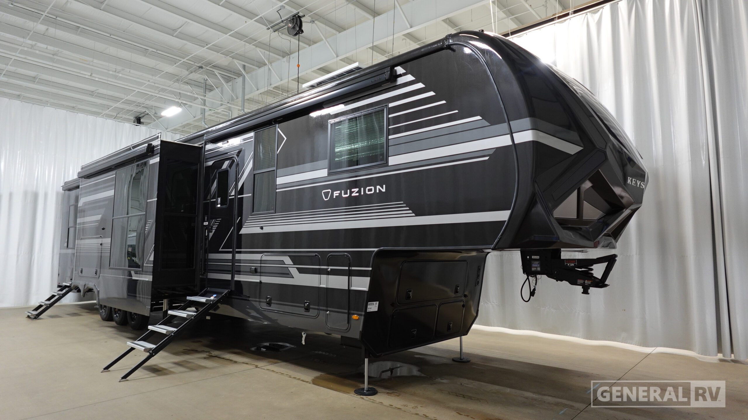 2026 Keystone FUZION 432 Fifth Wheel Toy Hauler RV