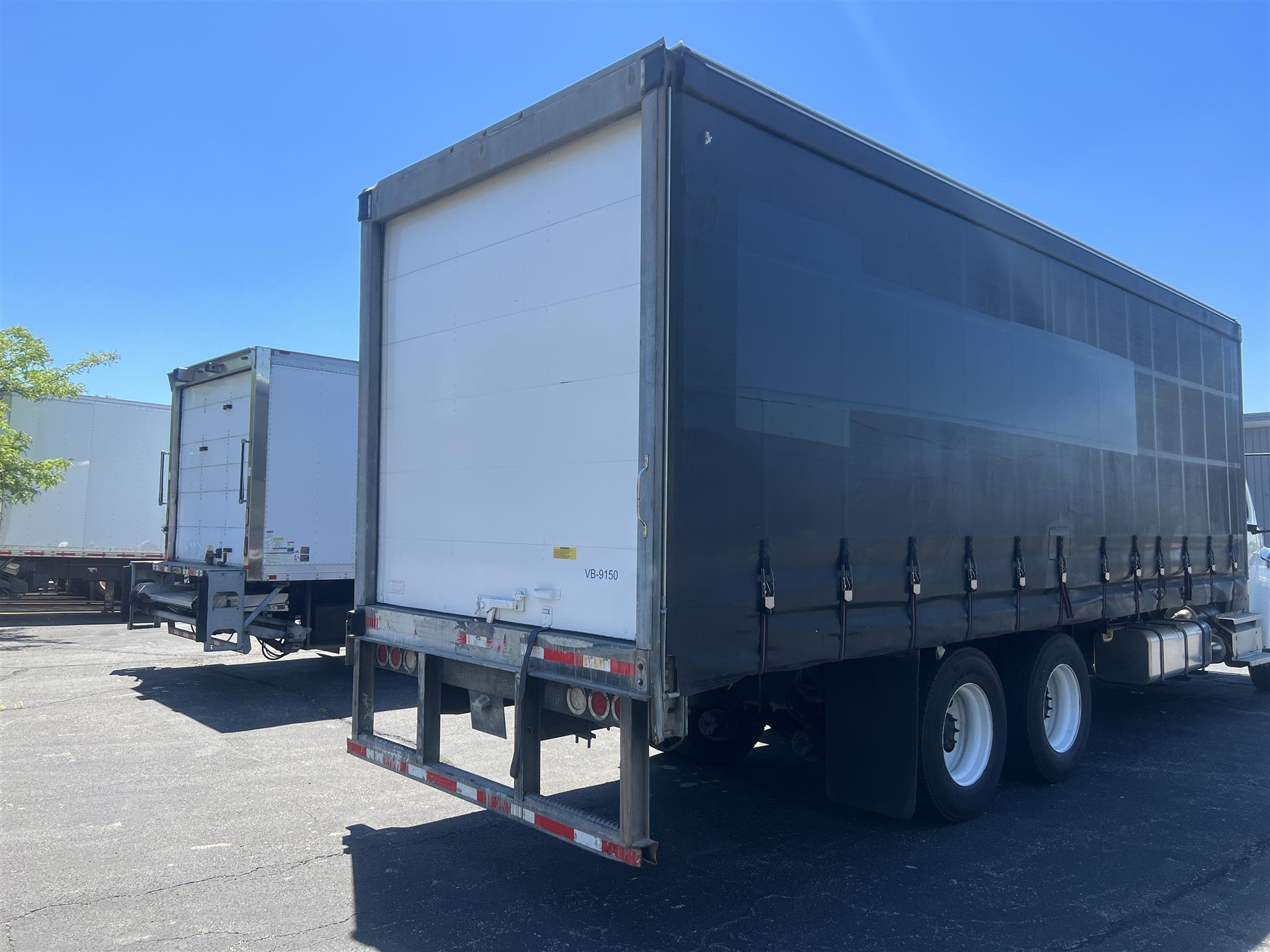 2012 CL 26' CURTAINSIDE in Mount Vernon, OH