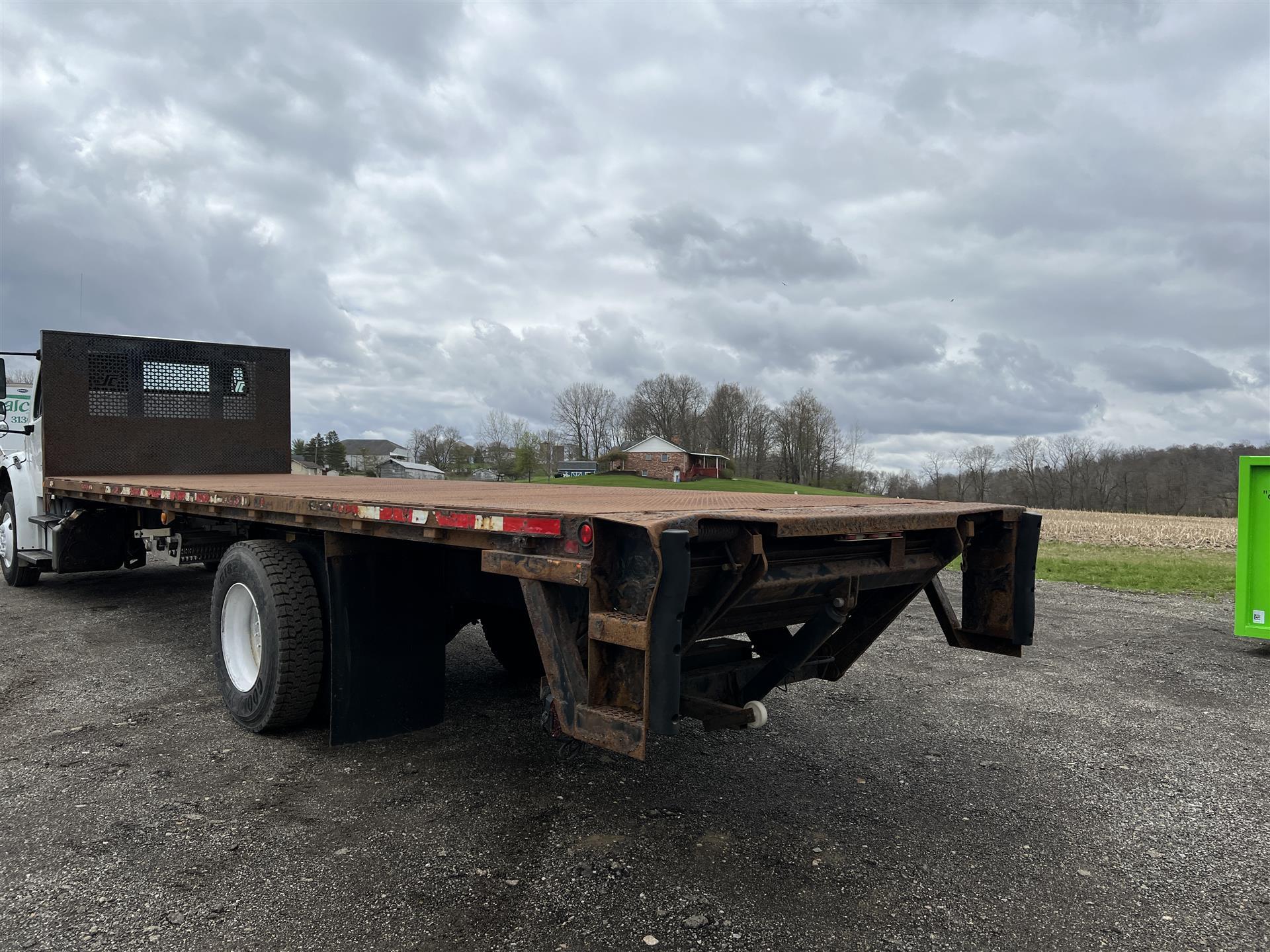 2012 Supreme 26' FLATBED in Mount Vernon, OH