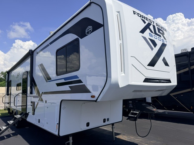 2027 Xlr Boost 363BX in st. louis MO
