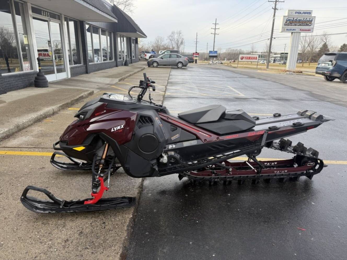 A photo of this 2025 Lynx Shredder DS 850 E-TEC Turbo R_4100_10.25in / Red