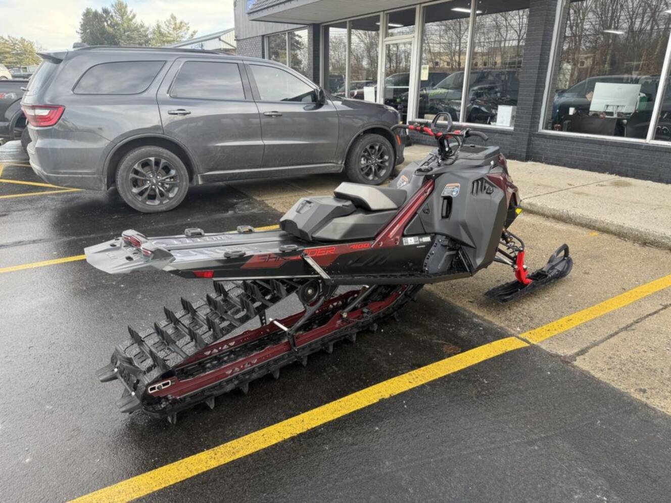 A photo of this 2025 Lynx Shredder DS 850 E-TEC Turbo R_4100_10.25in / Red