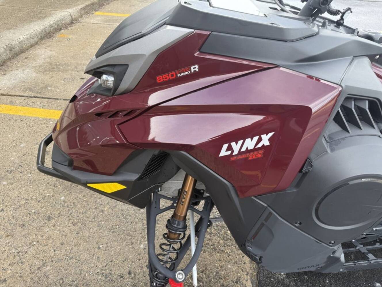A photo of this 2025 Lynx Shredder DS 850 E-TEC Turbo R_4100_10.25in / Red