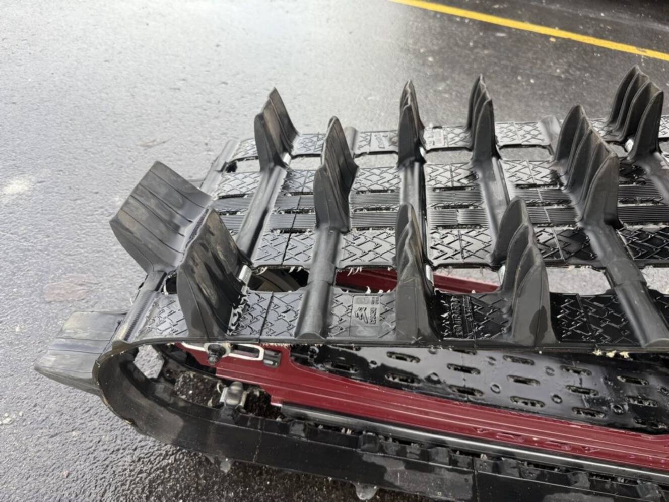 A photo of this 2025 Lynx Shredder DS 850 E-TEC Turbo R_4100_10.25in / Red