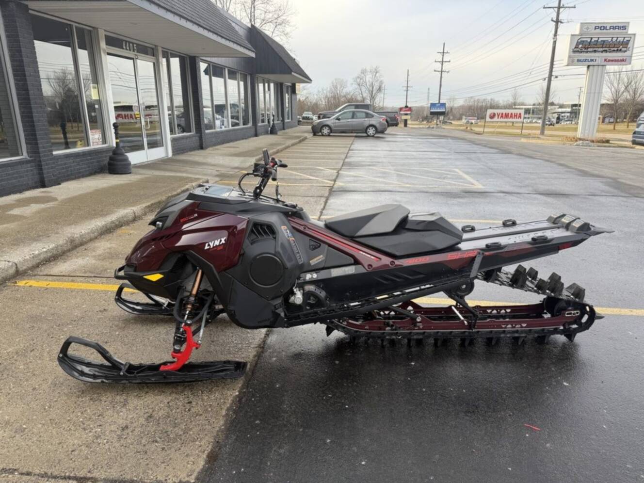 A photo of this 2025 Lynx Shredder DS 850 E-TEC Turbo R_4100_10.25in / Red