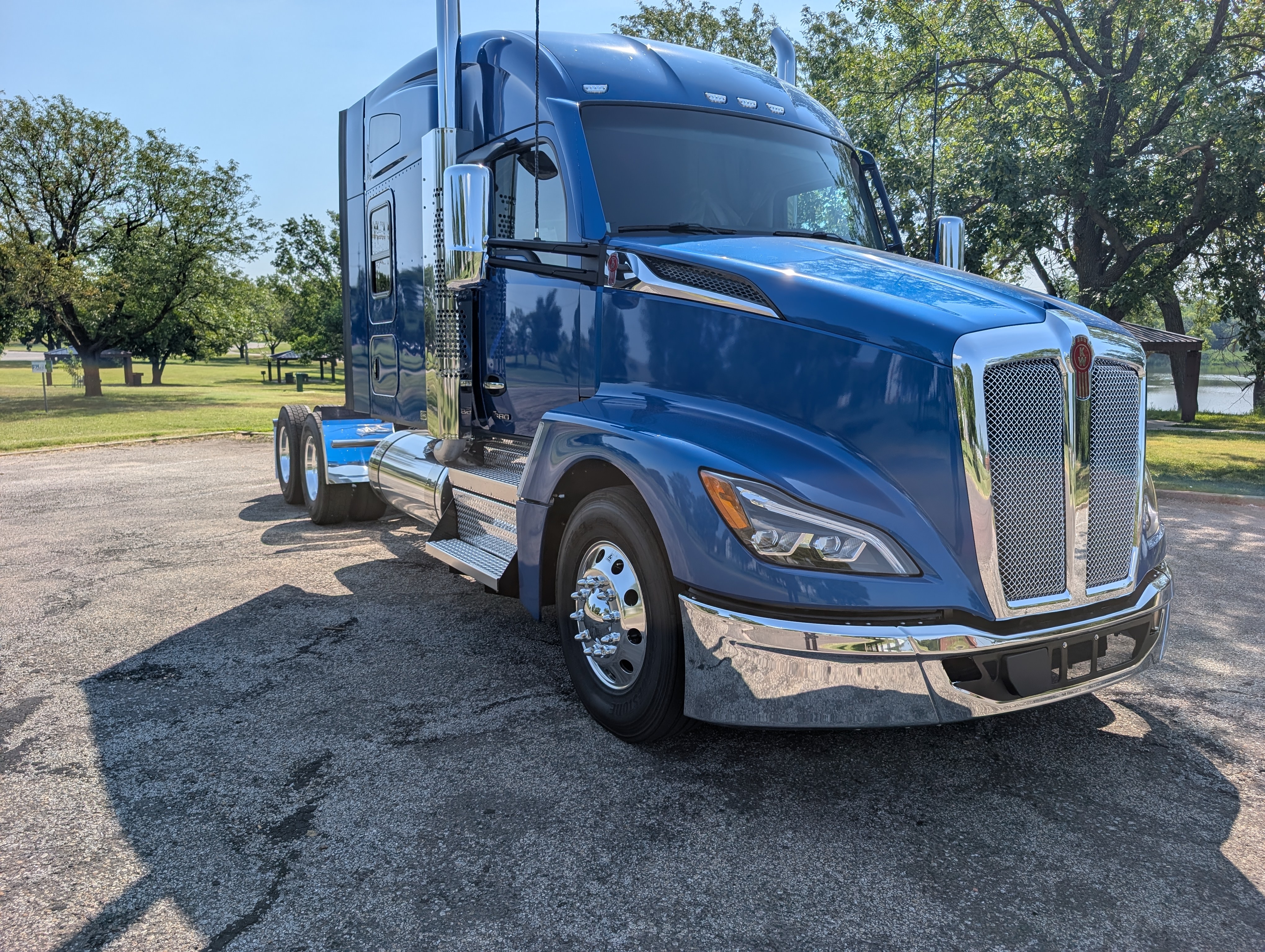 2027 KENWORTH T680 in Salina, KS