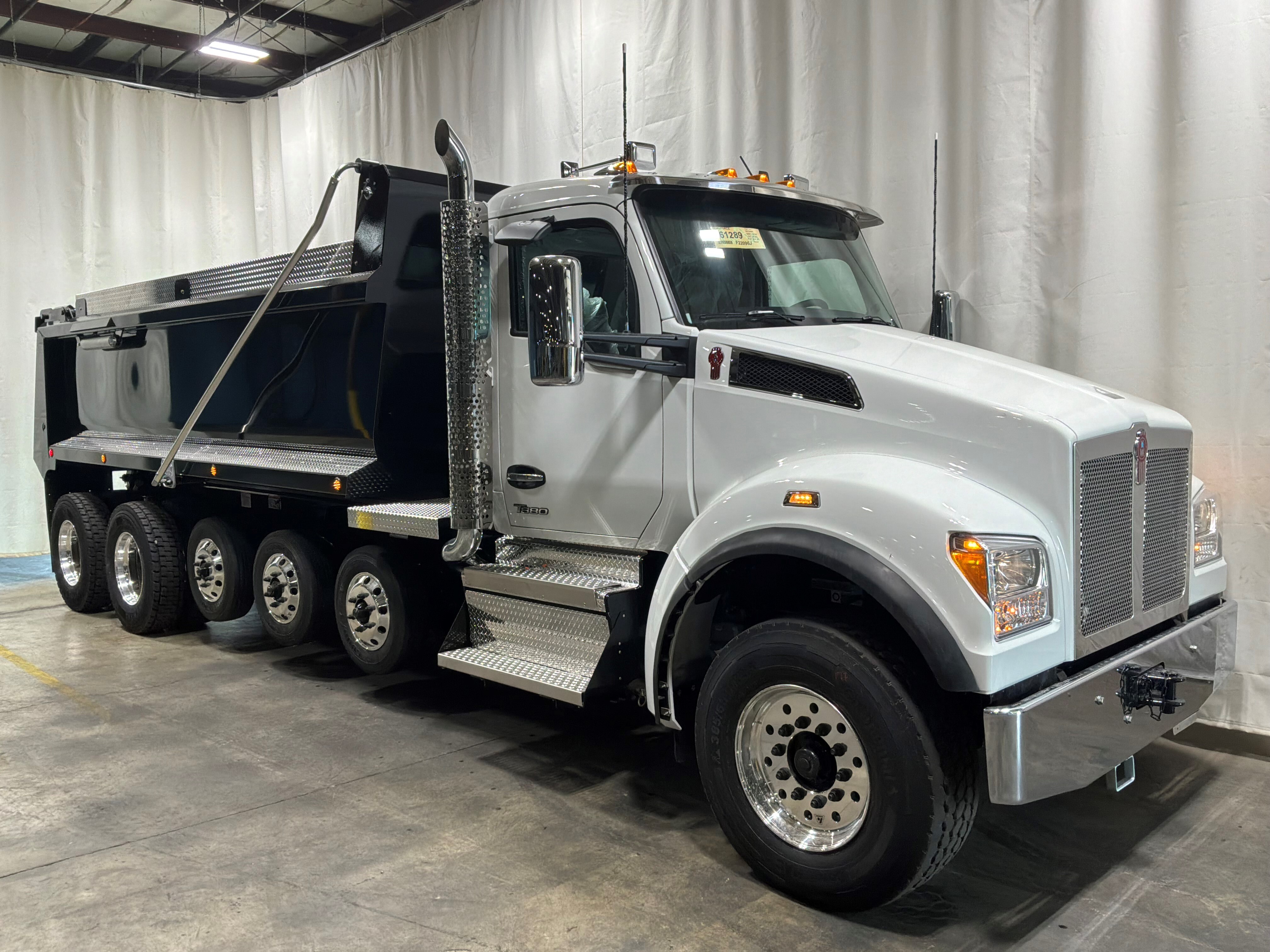 2027 KENWORTH T880 in Salina, KS