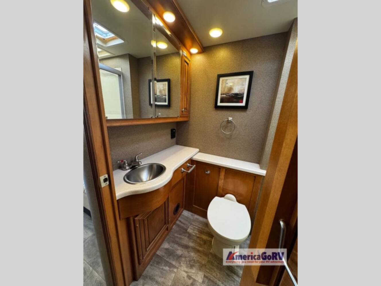 A photo of this 2016 Thor Motor Coach Palazzo 33.2