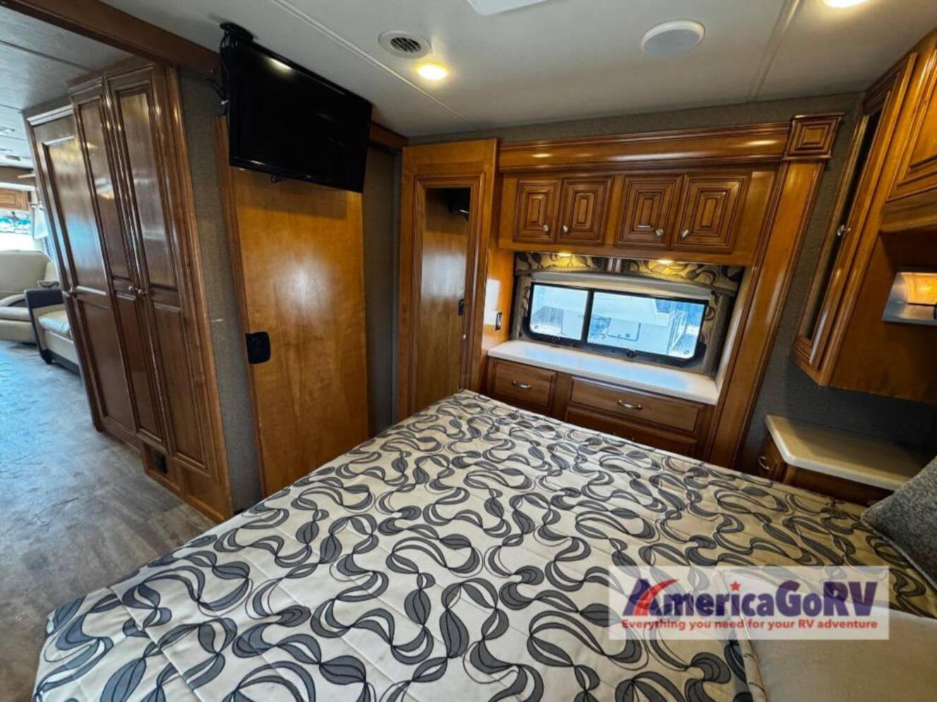 A photo of this 2016 Thor Motor Coach Palazzo 33.2