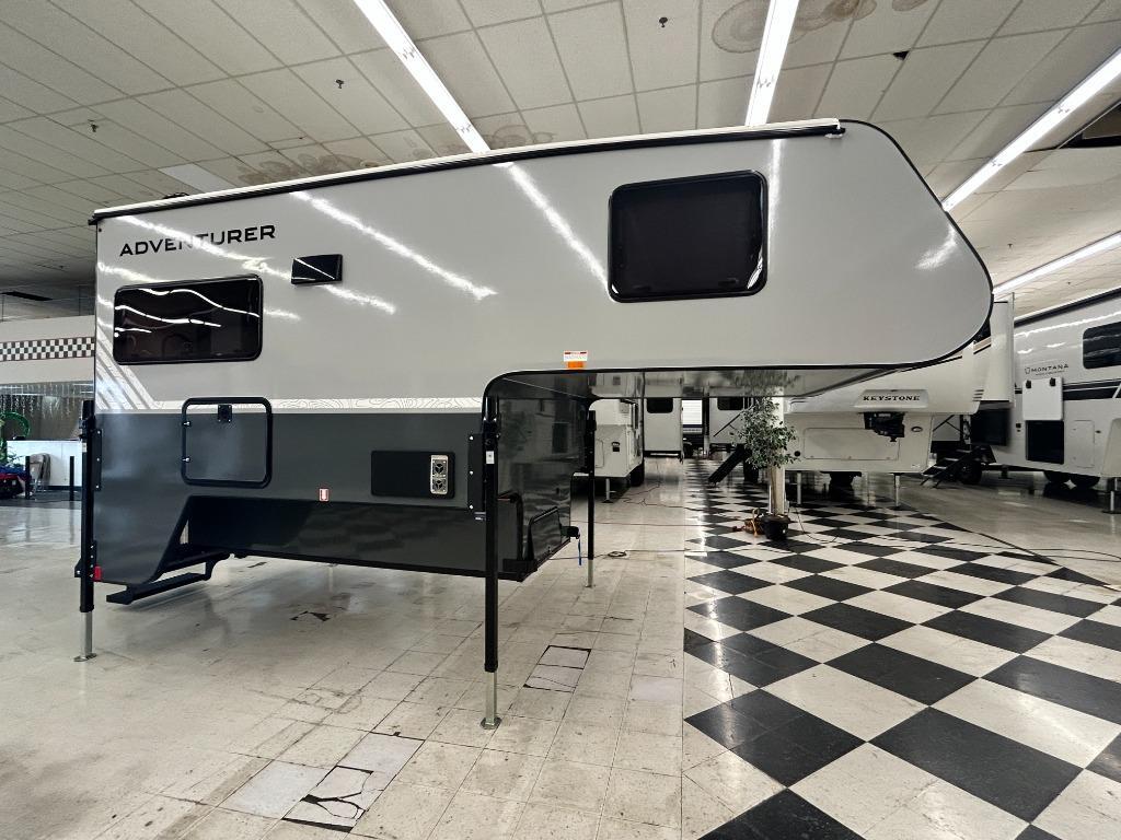 2027 Adventurer Manufacturing Inc. Adventurer 901SB in spokane WA