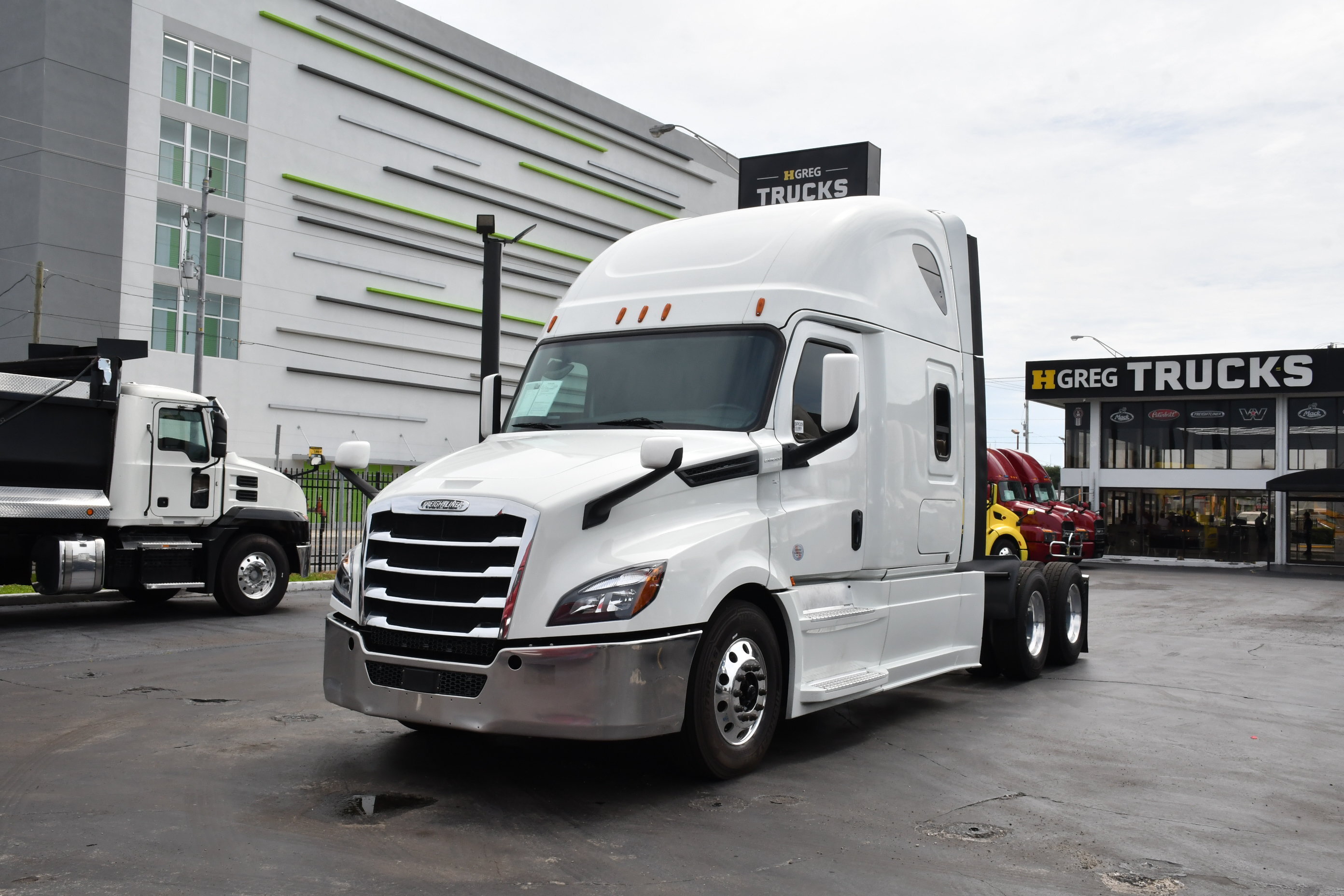 2019 FREIGHTLINER CASCADIA 126 in Miami, FL