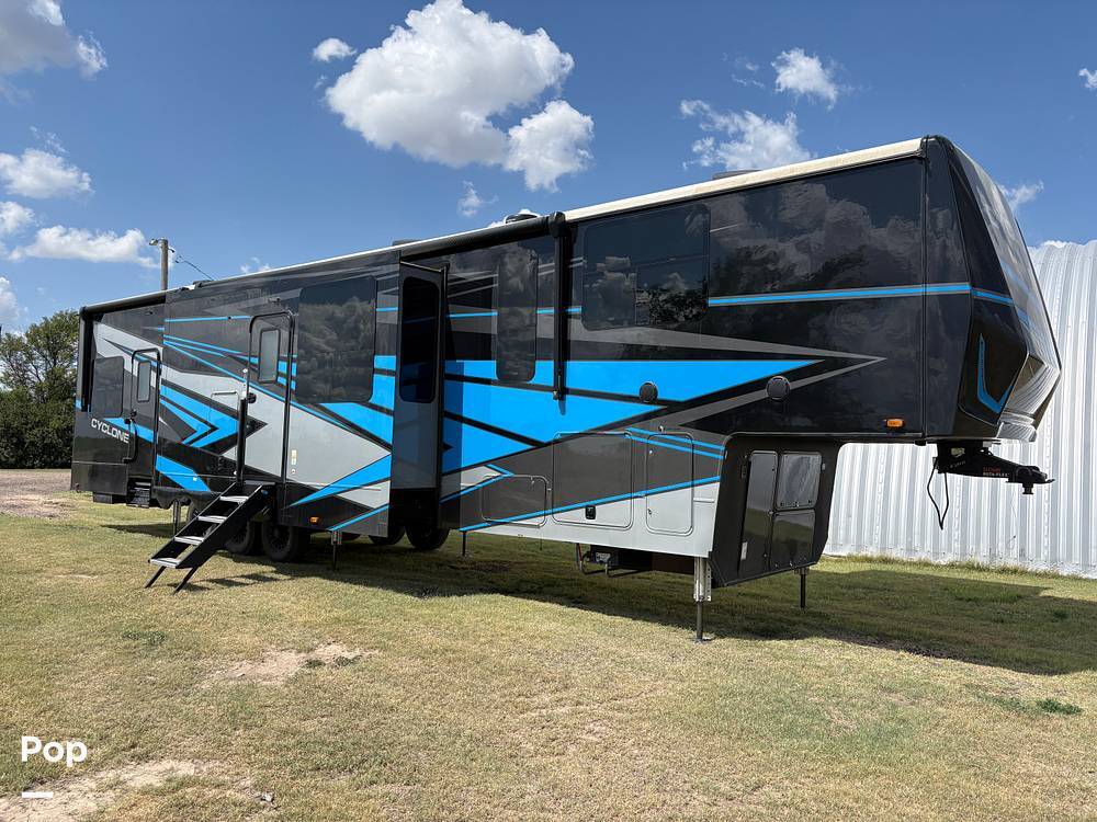 2025 Heartland Cyclone 4006 in leoti KS