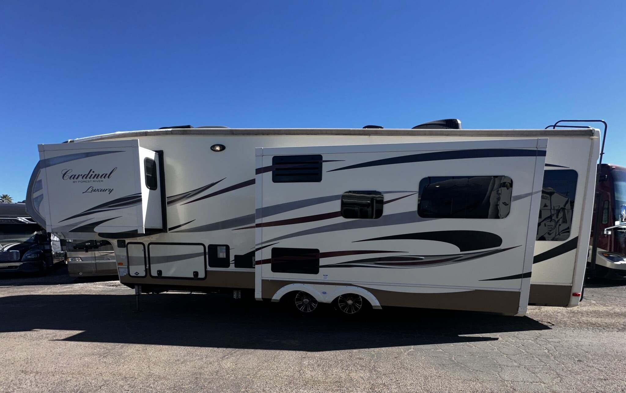 2019 Forest River Cardinal Luxury 3350RLX in mesa AZ