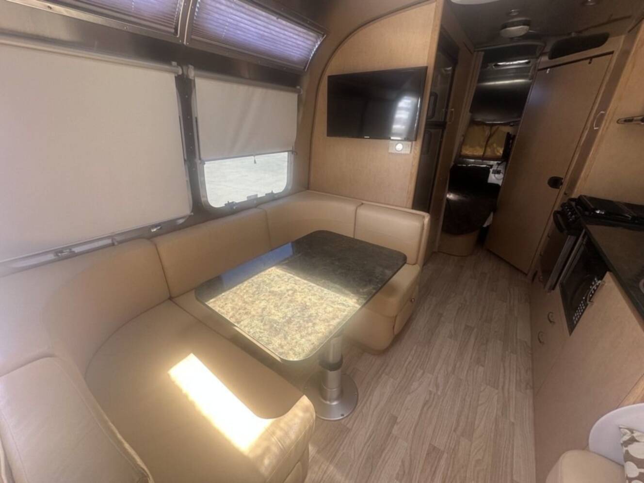 A photo of this 2014 Airstream Flying Cloud 30FB