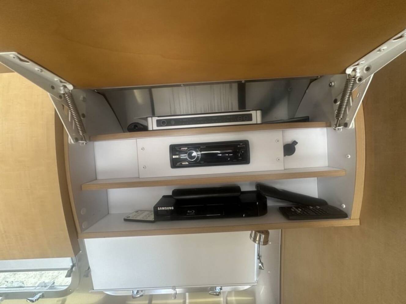 A photo of this 2014 Airstream Flying Cloud 30FB