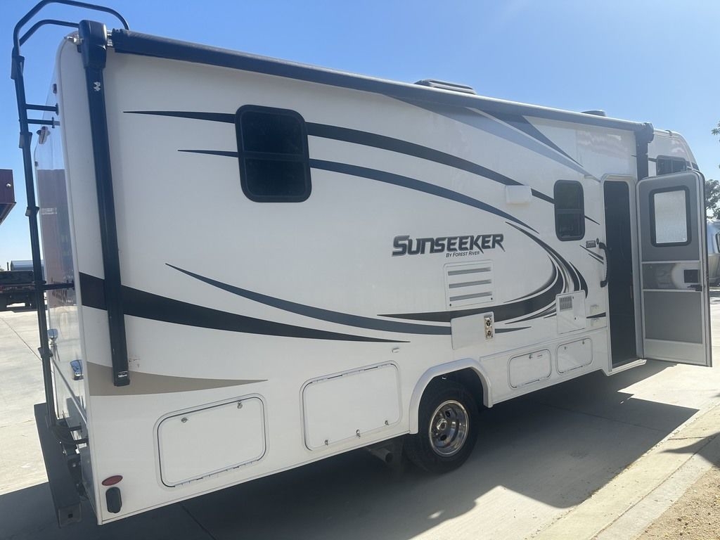2020 Forest River Sunseeker Classic 2440DS Ford in los banos