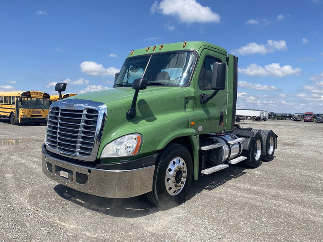 2016 FREIGHTLINER CASCADIA 125 in Delphos, ME