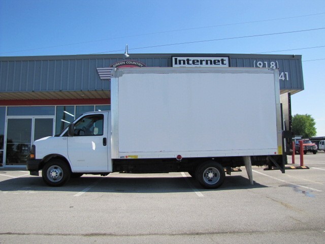 2017 CHEVROLET EXPRESS G4500 in Collinsville, OK