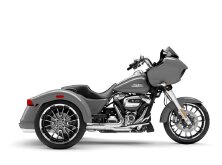 Heavyweight Baggers Are Making Waves In The Motorcycle World image