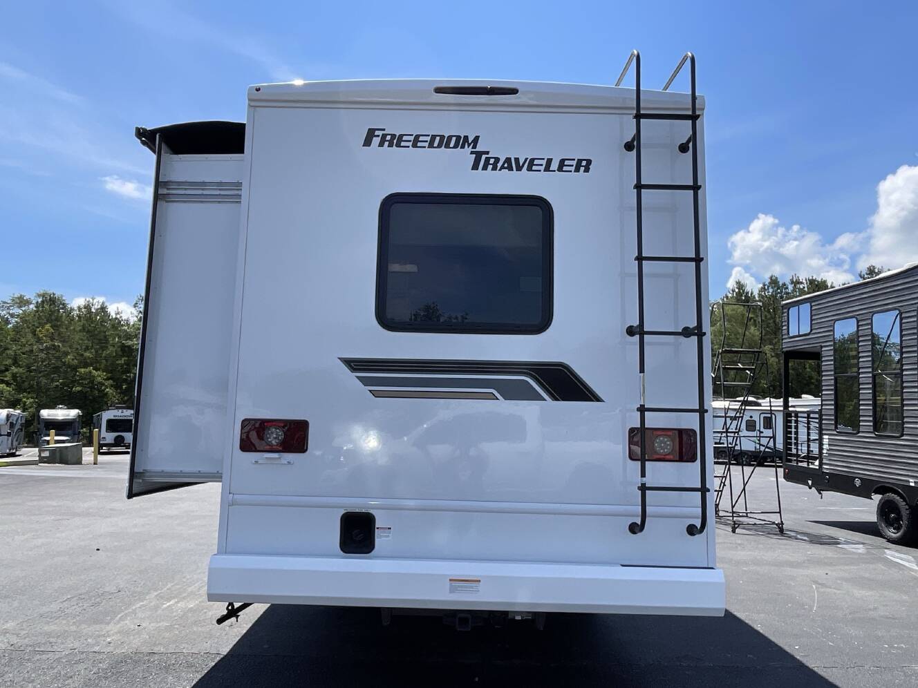 A photo of this 2027 Thor FREEDOM TRAVELER A32